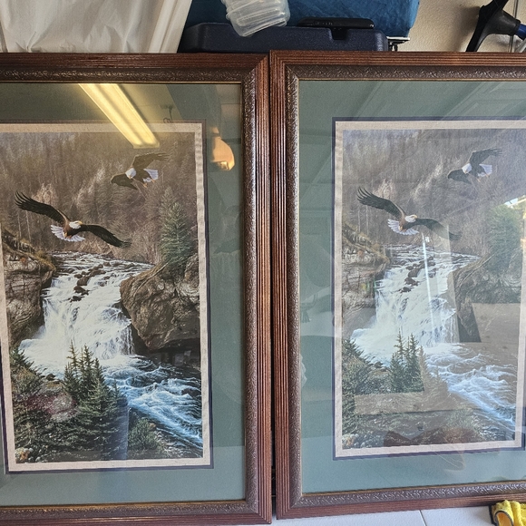 Two wall frames - Picture 3 of 3